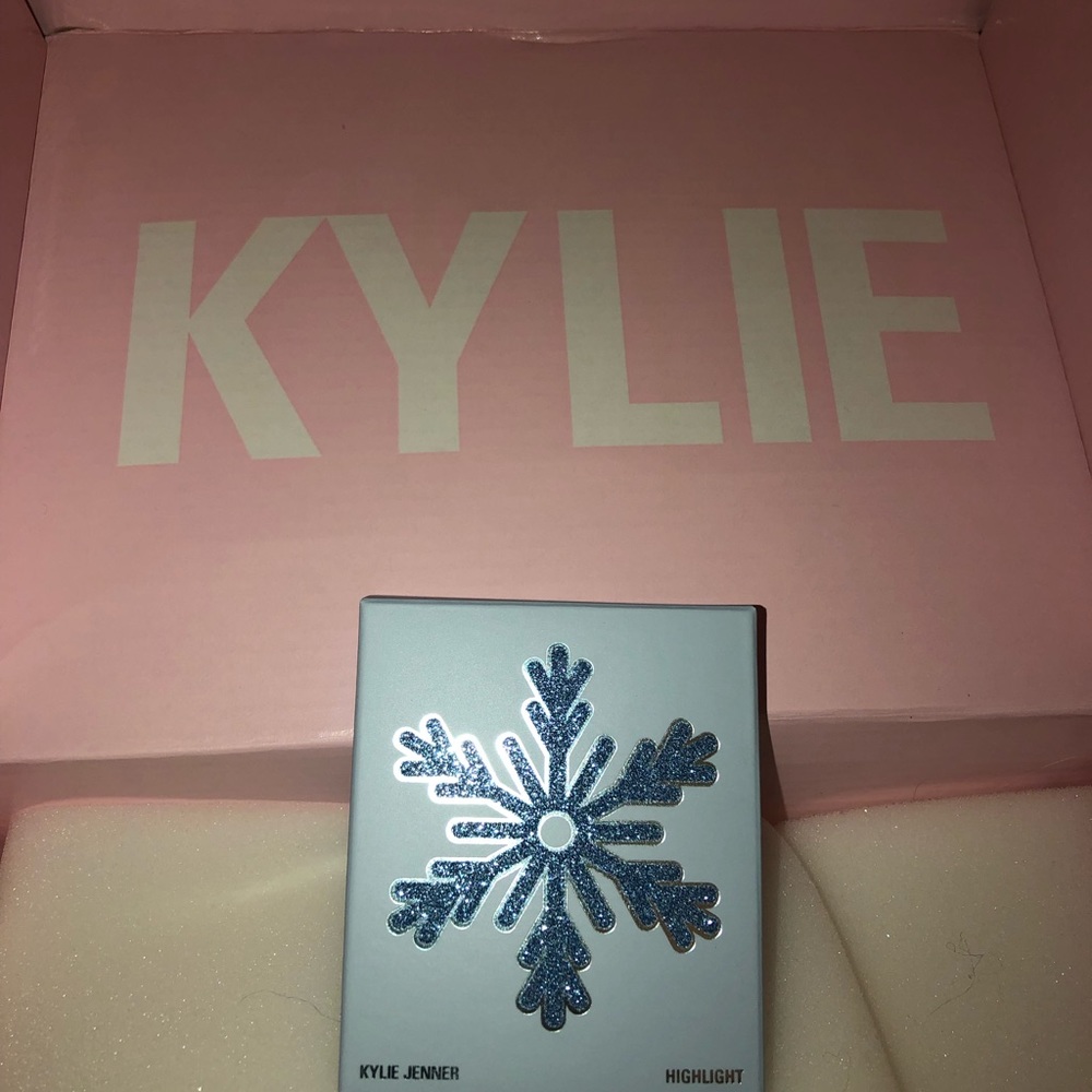 Kylie Cosmetics Snow Angel highlighter